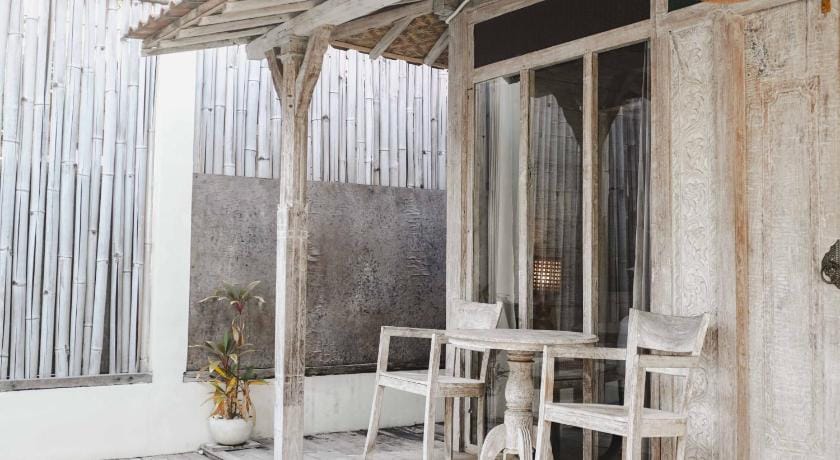 Java Wood Hotel in Pemenang