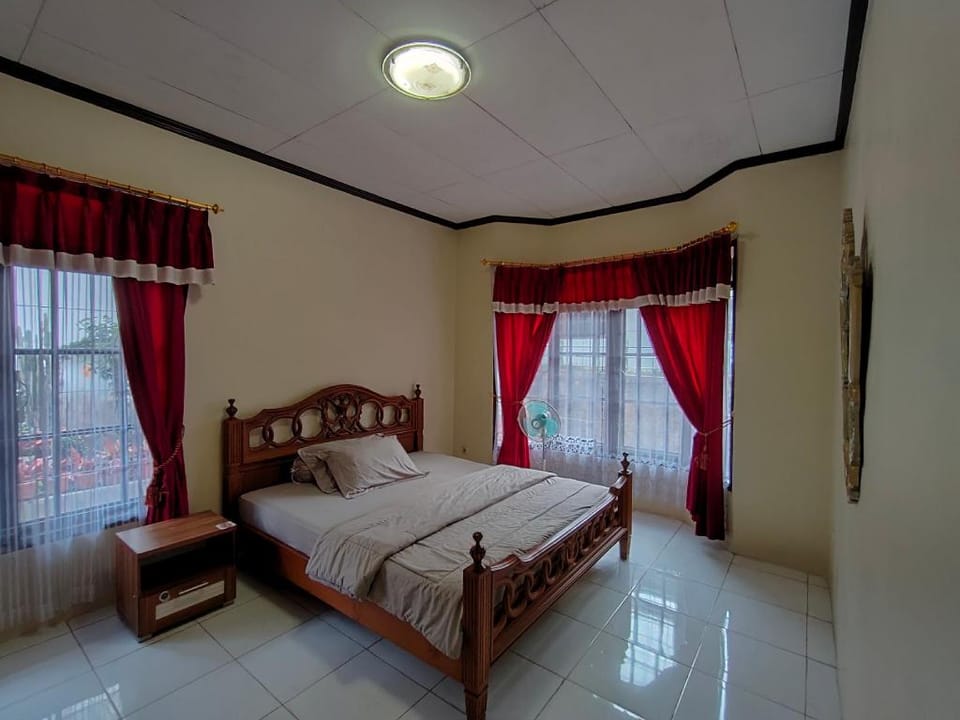 Villa keluarga bersih asri Villa in West Java