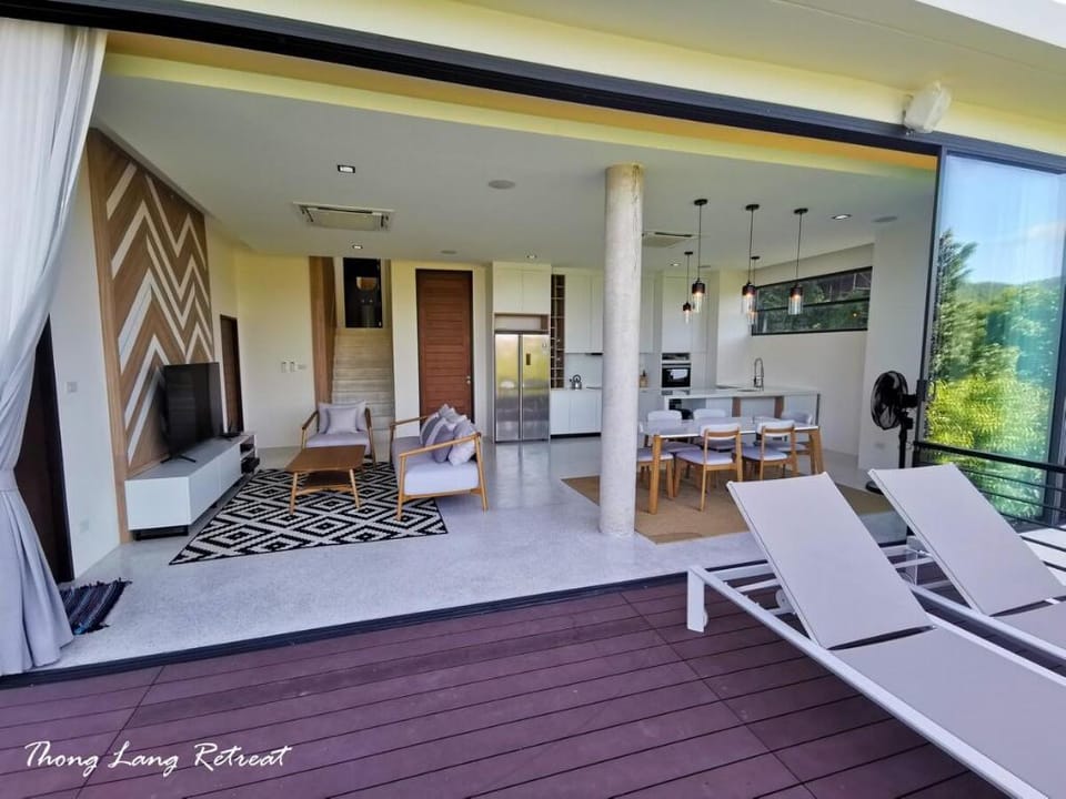 Luxury Sea and Sunset View 3BR 4BA Pool Villa Villa in Ko Pha-ngan Sub-district