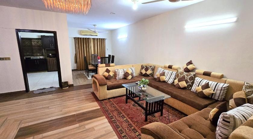 REHMAN SUITES Apartment in Lahore