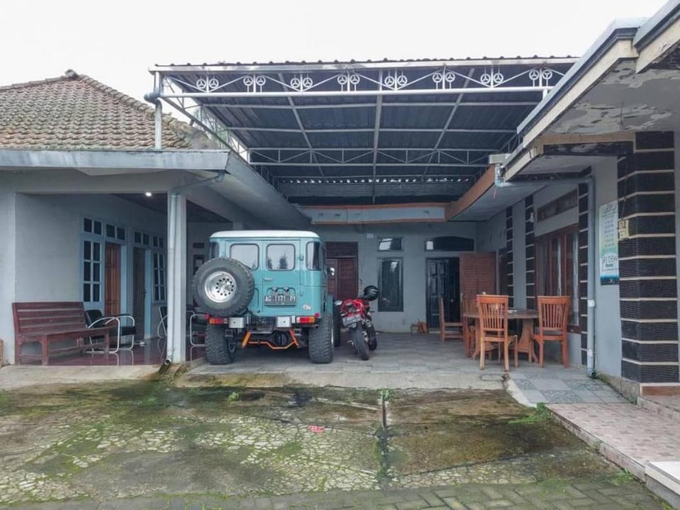 Sri Dewi Homestay Vacation rental in East Java