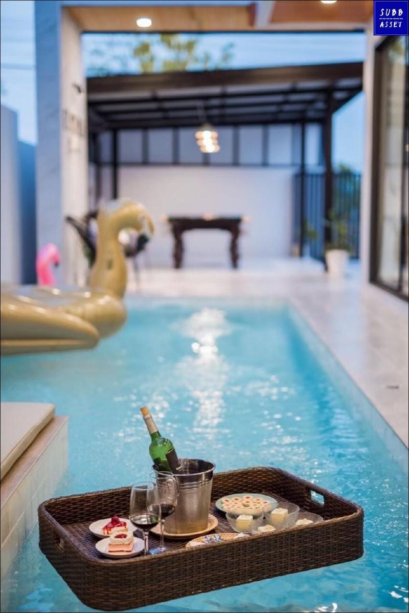 Modern Style Poolvilla for 20 Persons | Cha-am Villa in Thailand