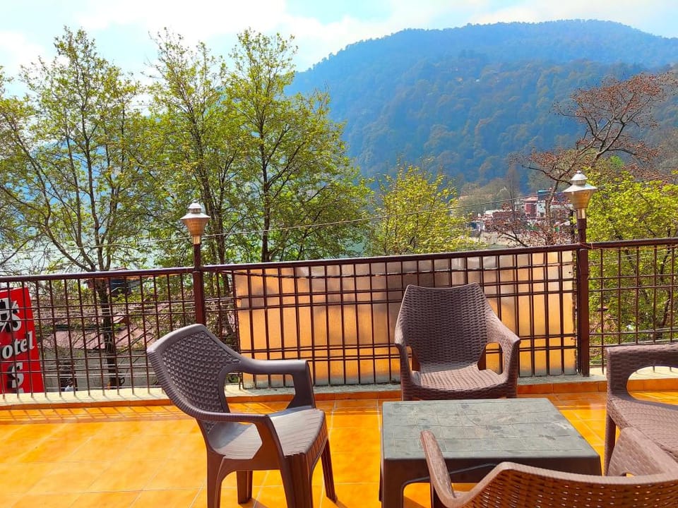 Goroomgo Flatties Mall Road Lake View Nainital Hotel in Uttarakhand