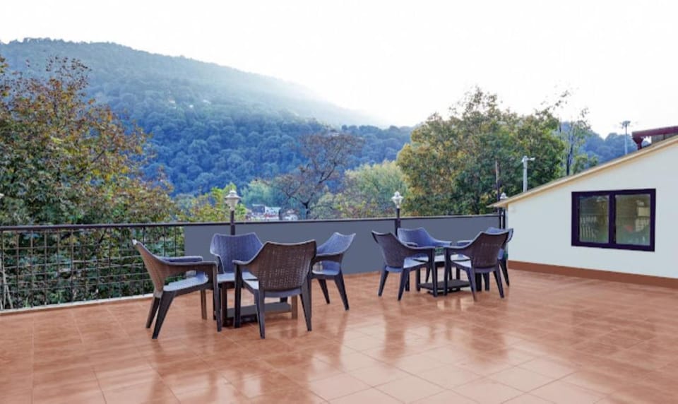 Goroomgo Flatties Mall Road Lake View Nainital Hotel in Uttarakhand