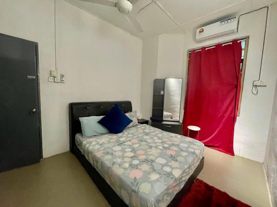 33CozyHome#6pax#Wifi&N.flix/Near Aeon/F.Mart/ETS Vacation rental in Penang