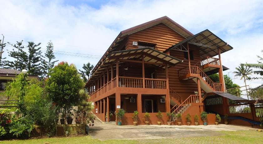 Pina Colina Resort Hotel in Tagaytay