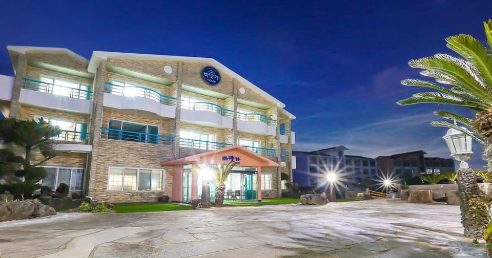 Jeju Kidsgajok badatgahauseu Bed and Breakfast in South Korea