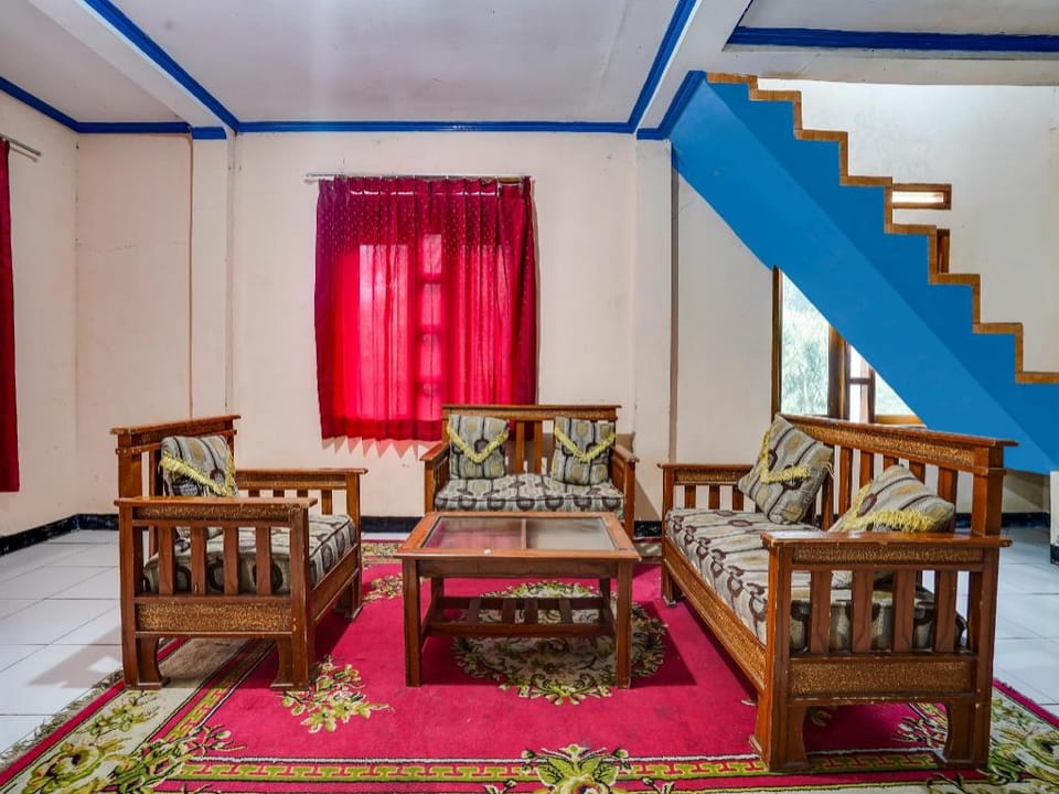 OYO Homes 90915 Eco Tourism Desa Cihanjuang Rahayu Ciwangun Indah Camp Villas Hotel in Parongpong