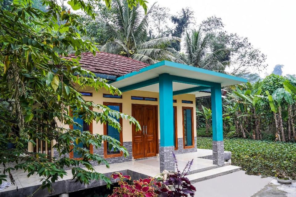 OYO Homes 90916 Eco Tourism Geopark Rajamandala Homestay Syariah Hotel in West Java