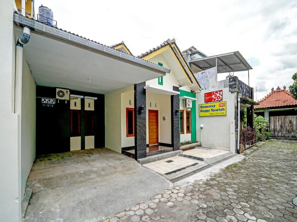 OYO 90869 Happy Homestay Syariah Hotel in Special Region of Yogyakarta
