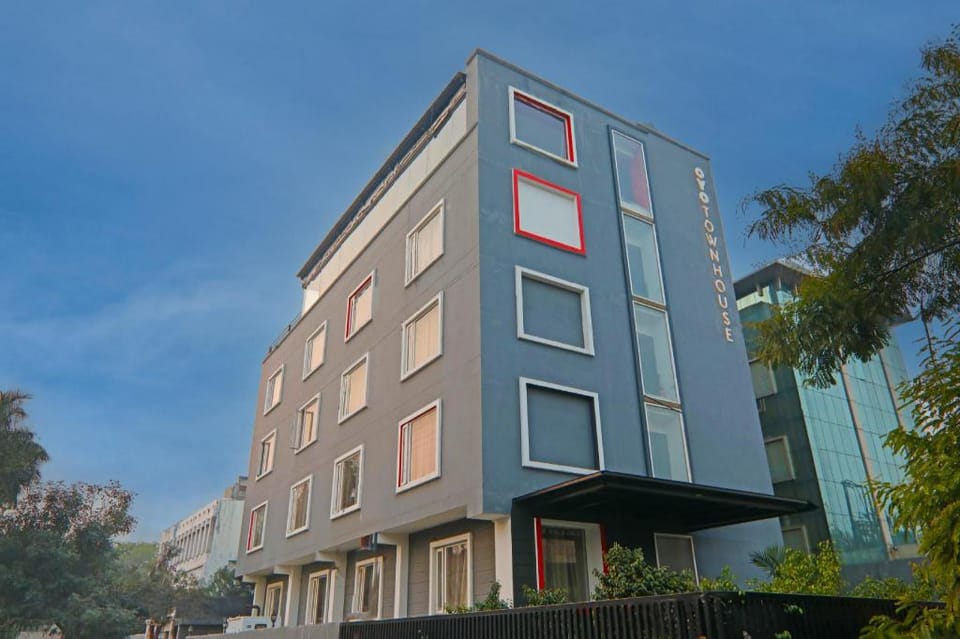 1274 Super Townhouse Patrakar Puram Hotel in Lucknow