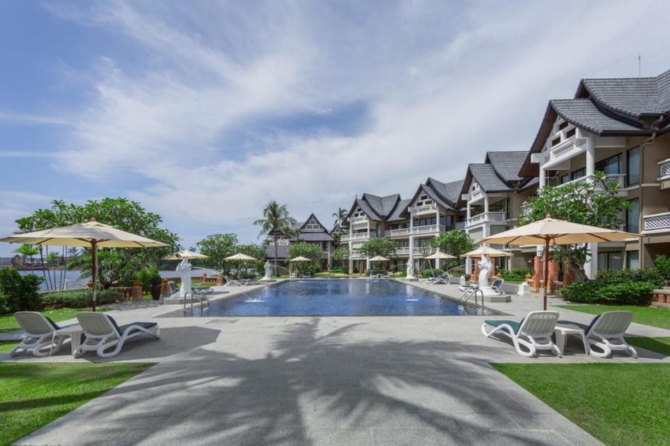 Allamanda I Phuket by Cozy Lake Apartment in Choeng Thale