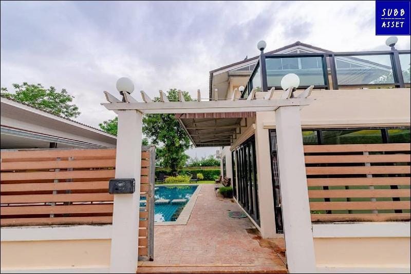 Party Poolvilla For 16 Persons | Chaosamran Beach Villa in Thailand