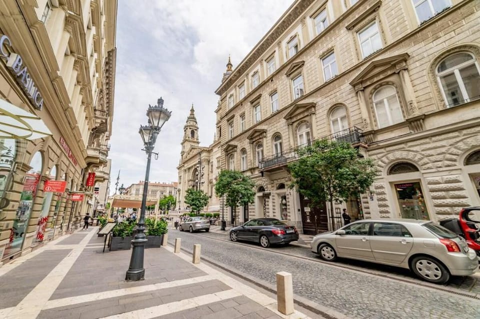 Bright, Spacious & Authentic Loft - Basilica View Apartment in Budapest