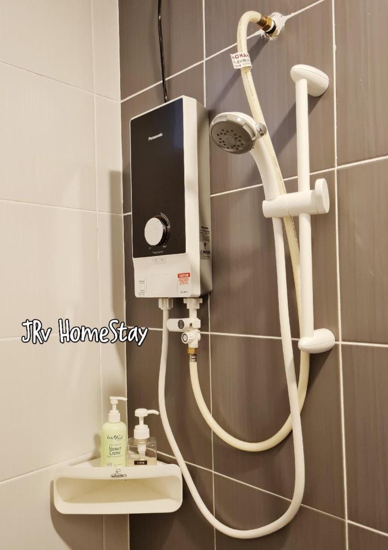 Triple ROOM with Pool view JRv HotelStyle HomeStay Apartment in Malacca