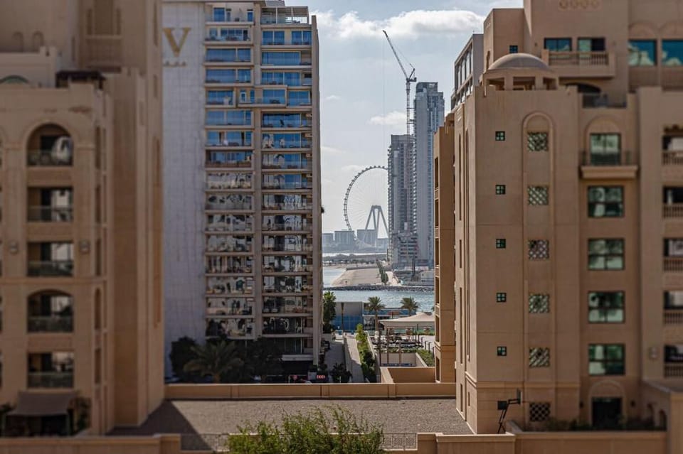 Lovely 1-BR with Private Pool & Beach Access Apartment in Dubai