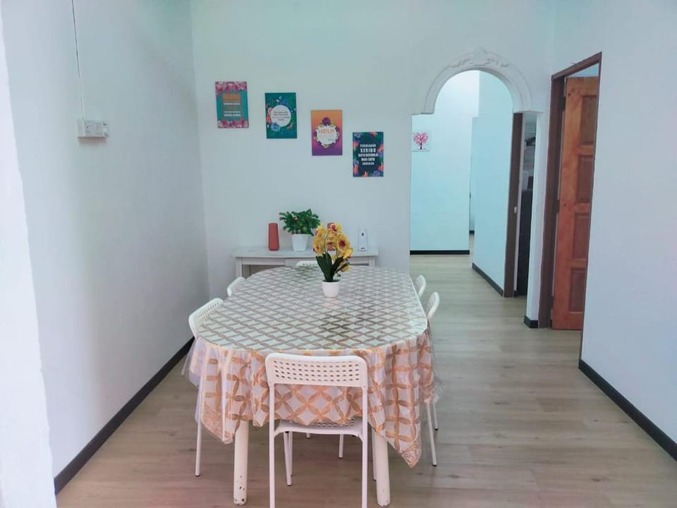 Homestay Aisyah Humairah ( Muslim Only ) Vacation rental in Johor