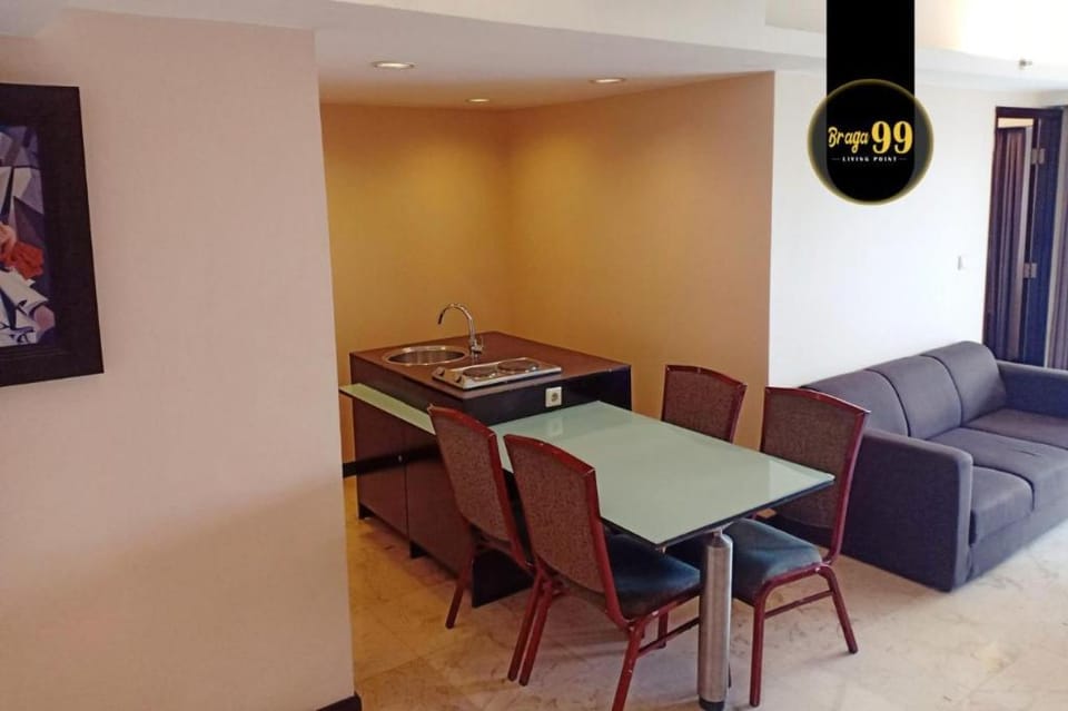 Braga 99 Living Point 2 bedroom shower Apartment in Bandung