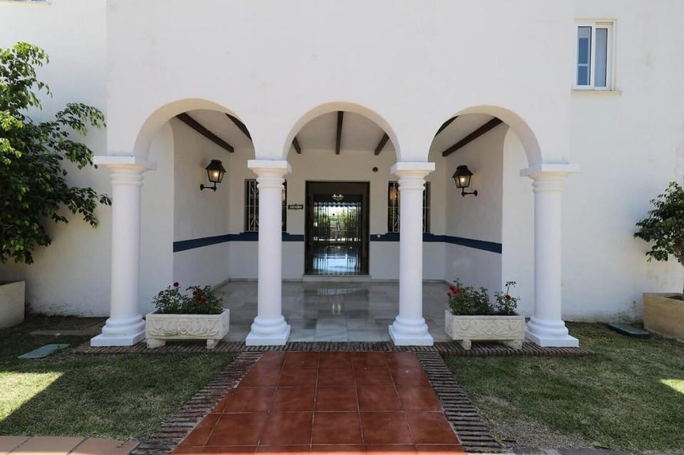 HEATED POOL! Superb 7-bed villa in PRIME LOCATION Villa in Marbella
