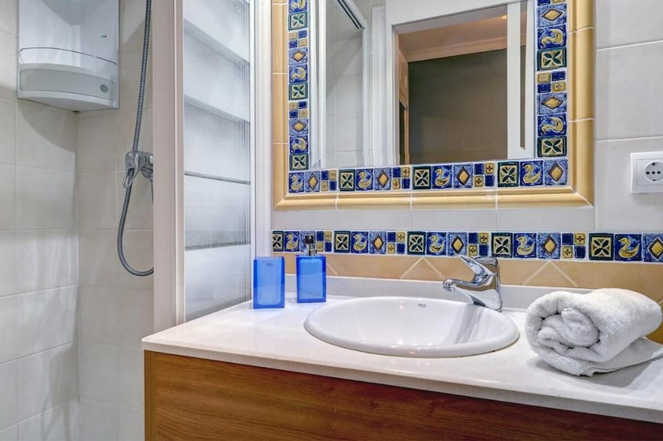 HEATED POOL! Superb 7-bed villa in PRIME LOCATION Villa in Marbella