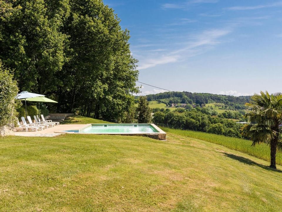 Magnificent holiday home with pool in Thenon Vacation rental in Nouvelle-Aquitaine