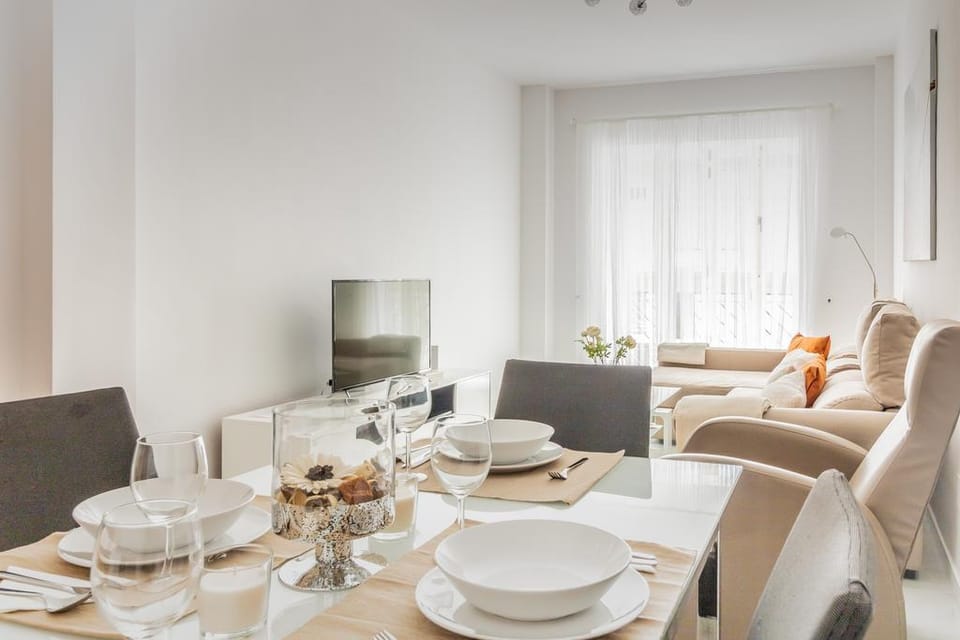 PICASSO - Art District Experience / Free Parking Apartment in Malaga