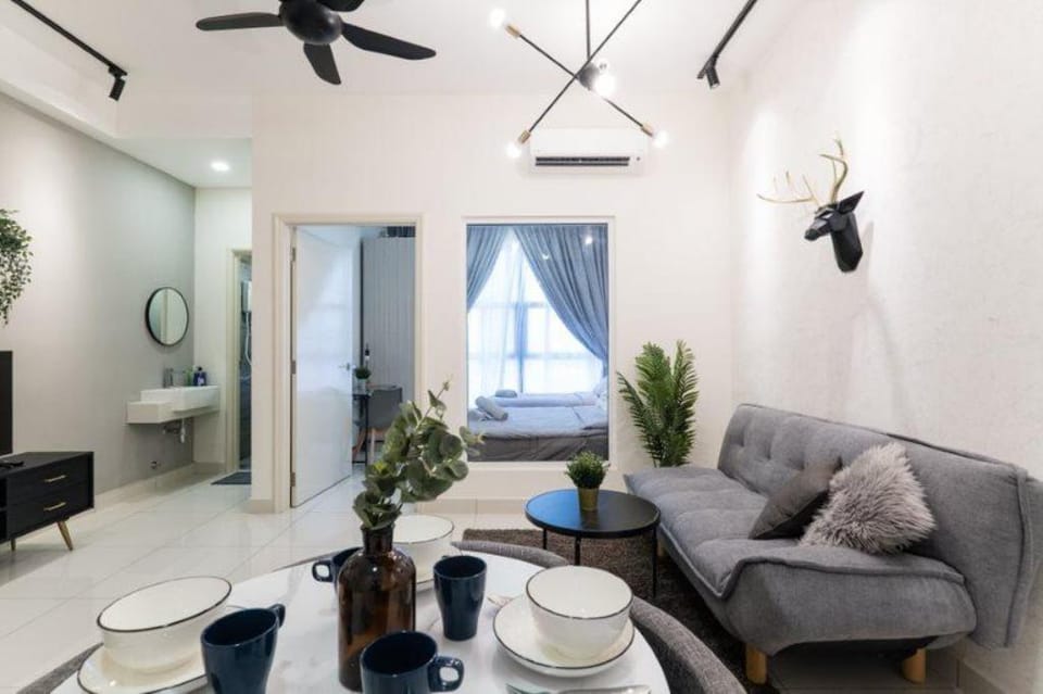 Cozy and Modern suite 现代风格设计 @ Arte Mont Kiara Vacation rental in Federal Territory of Kuala Lumpur