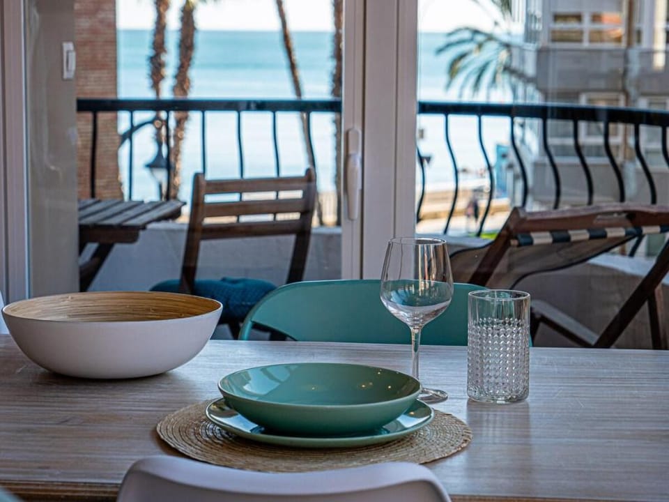 PREMIUM BEACH DESIGN - La Malagueta - Free Parking Apartment in Malaga