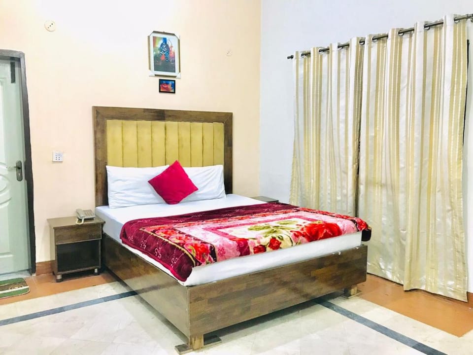 Hotel Rose Inn Lahore Hotel in Lahore