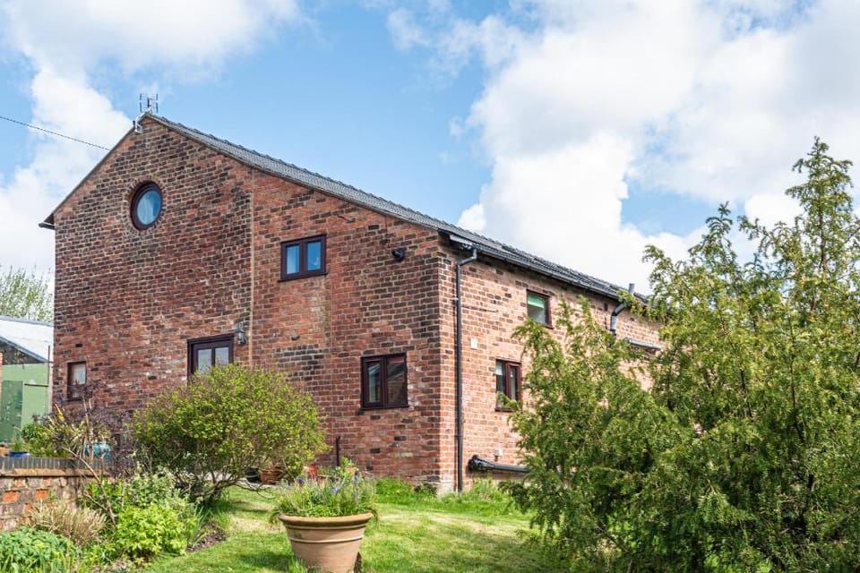 Brook Farm Barn Farm Stay in Wales