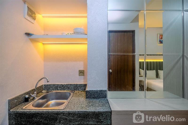 Nice & Comfy Studio Transpark Cibubur By Travelio Apartment in West Java
