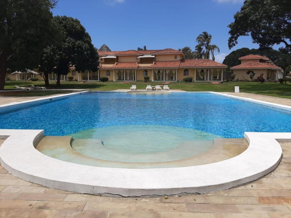 Relaxing One-Bedroom Cottage with a pool Apartment in Malindi
