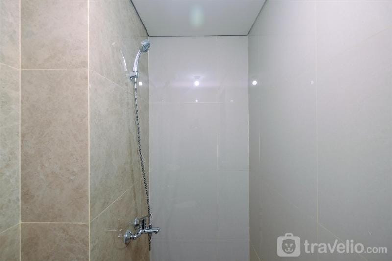 Homey Comfort Studio Transpark Cibubur By Travelio Apartment in West Java