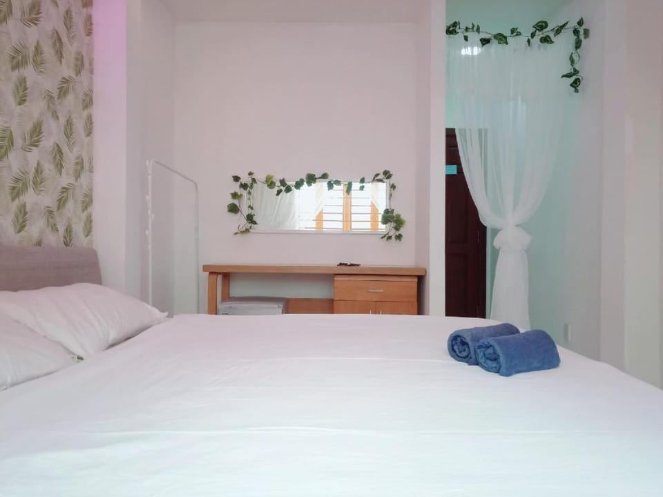 Quiet room with cosplay and love chair in Bui Vien Apartment in Ho Chi Minh City