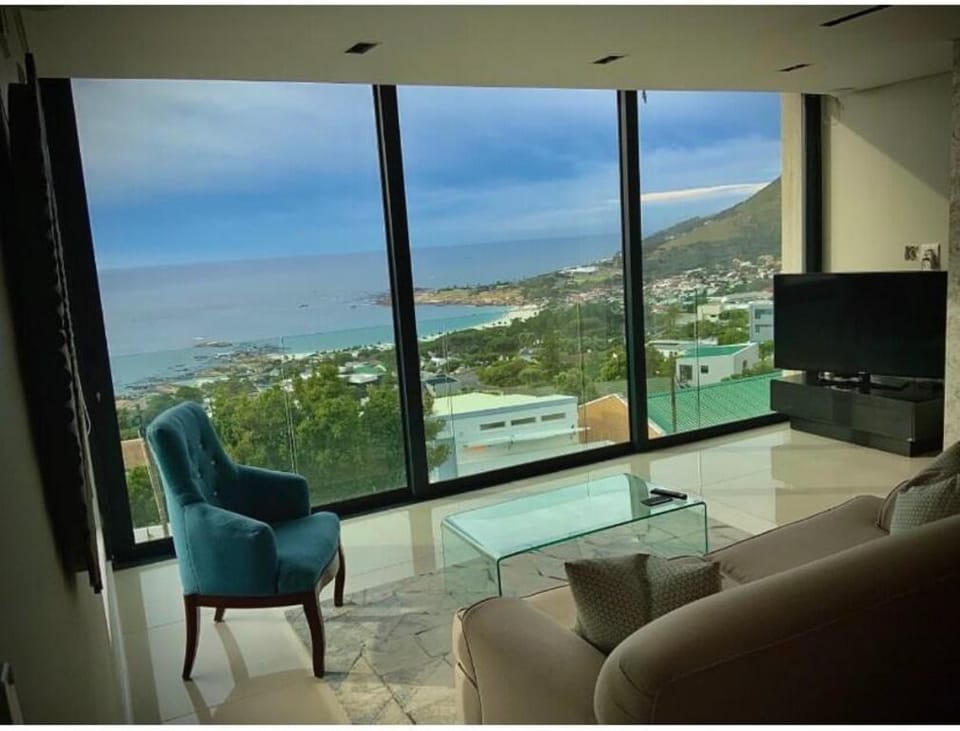 Lovely1-bedroom apartment rental unit free Parking Apartment in Camps Bay