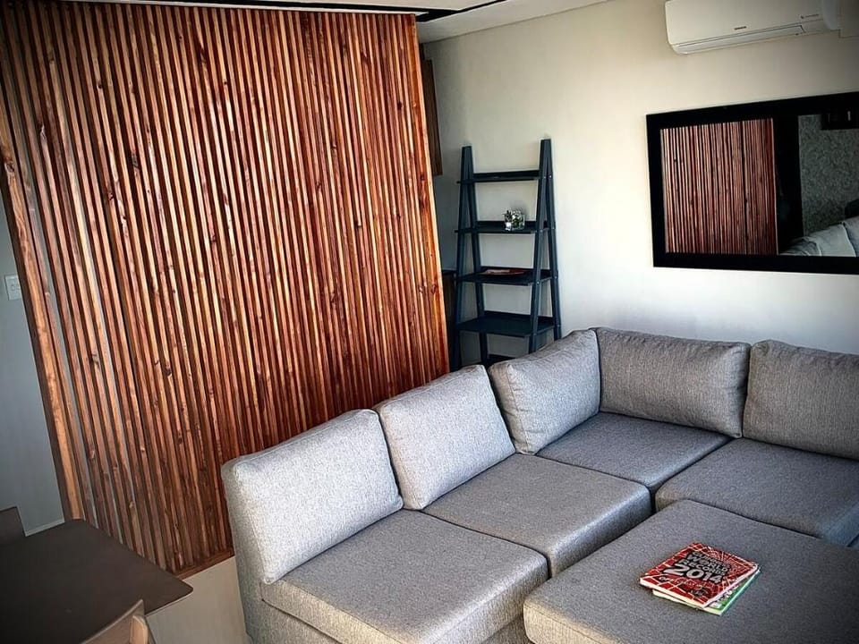 Lovely  1 -  Bedroom Apartment  Free Parking Apartment in Camps Bay