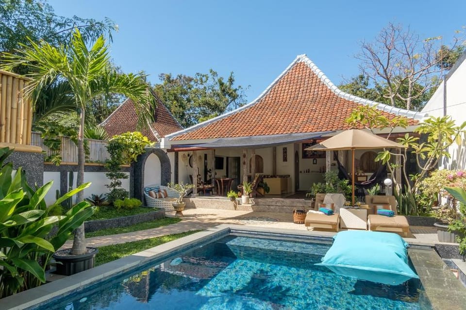 Madeira Javanese Joglo, Jimbaran Villa in Kuta Selatan