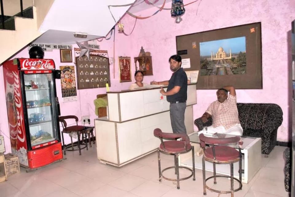 Goroomgo Viren Plaza Agra Apartment in Agra