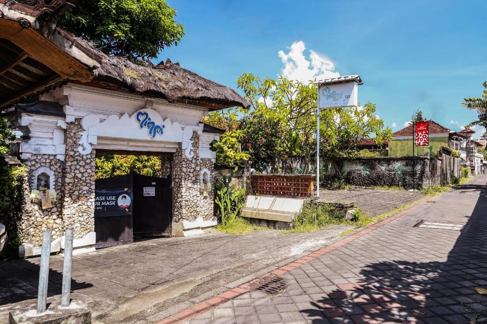 OYO 90893 Mimpi Bungalows Hotel in Kuta