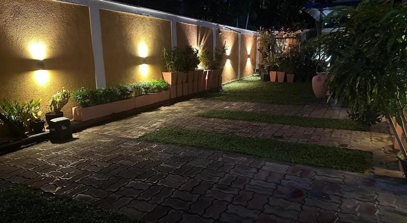 Lahiru Airport Villa Bed and Breakfast in Western Province