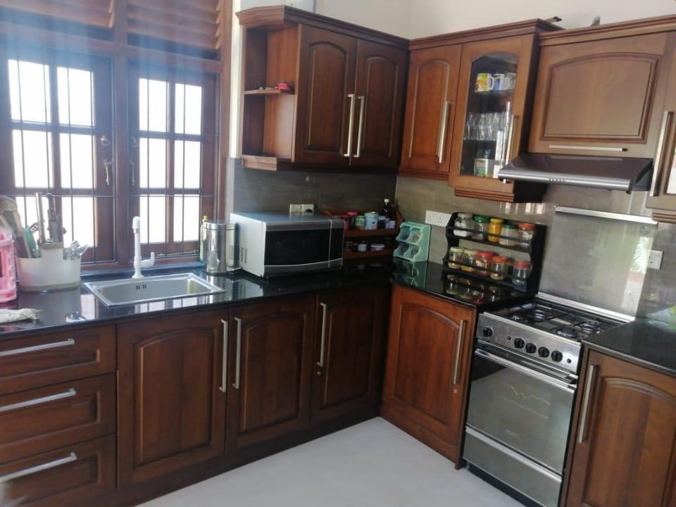 Lahiru Airport Villa Bed and Breakfast in Western Province