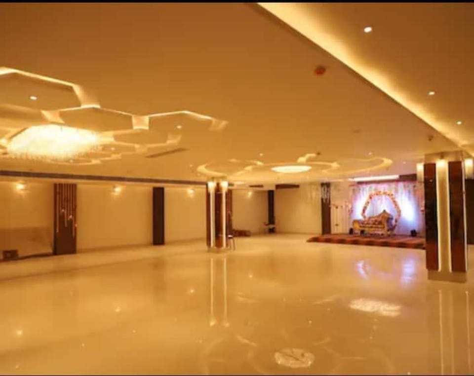 Hotel Emperio Grand Hotel in Lucknow