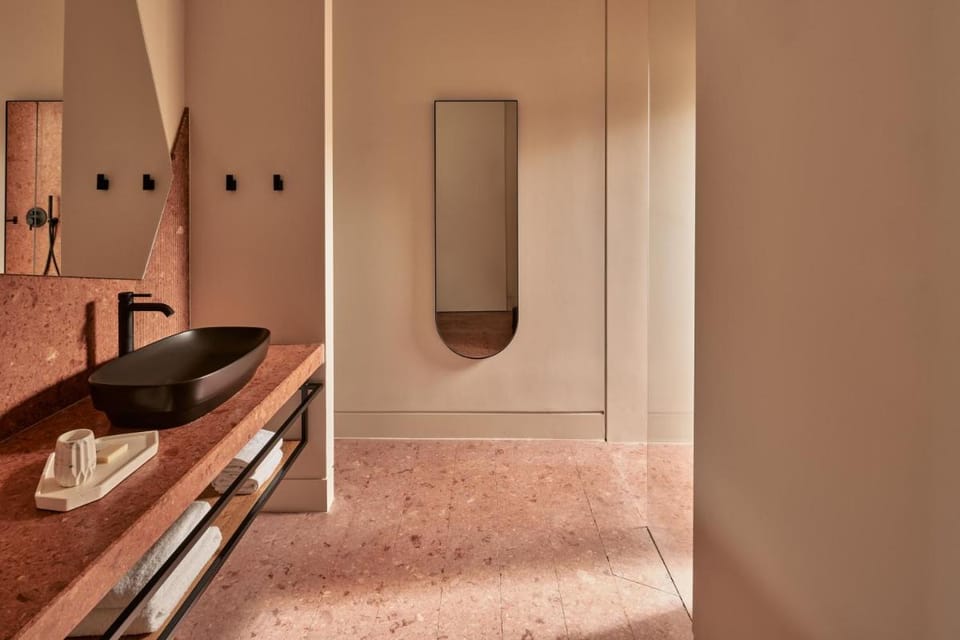 Noūs Santorini Resort in Mesaria