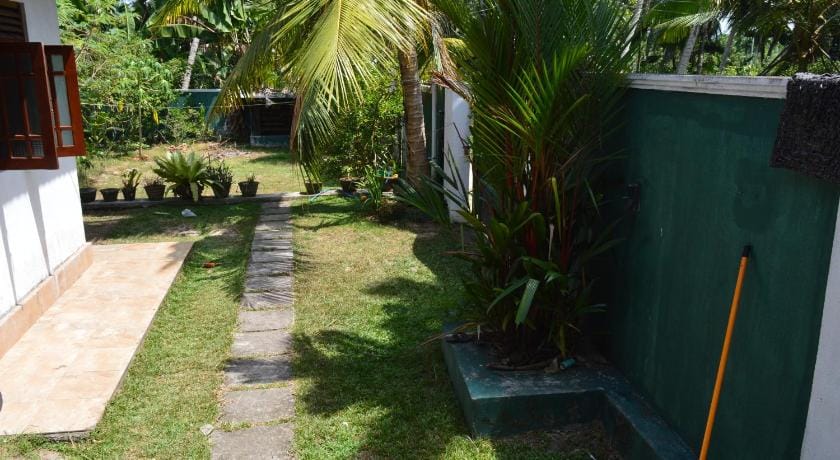 White Lotus Villa in Hikkaduwa
