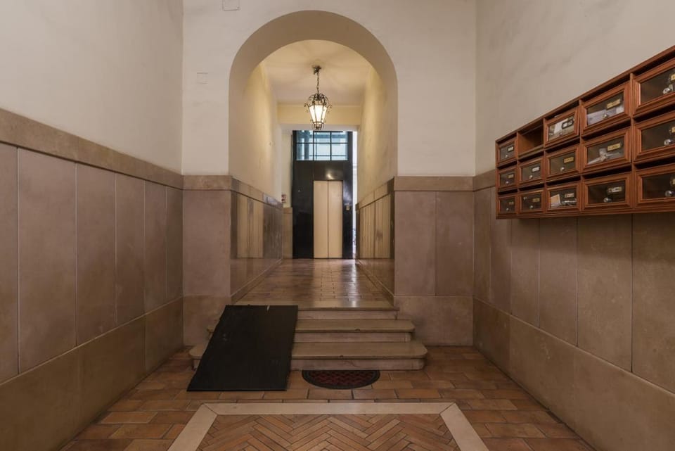 Warm Apt In Ancient Building In Vatican-p S Pietro Apartment in Rome