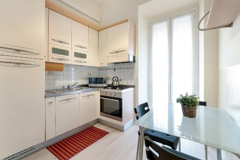 Sunny Flat In Elegant Building Close To Colosseum Apartment in Rome