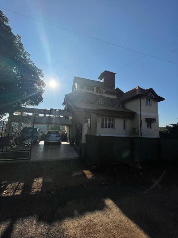 Cheerful 8-bedroom vacation home Vacation rental in Maharashtra