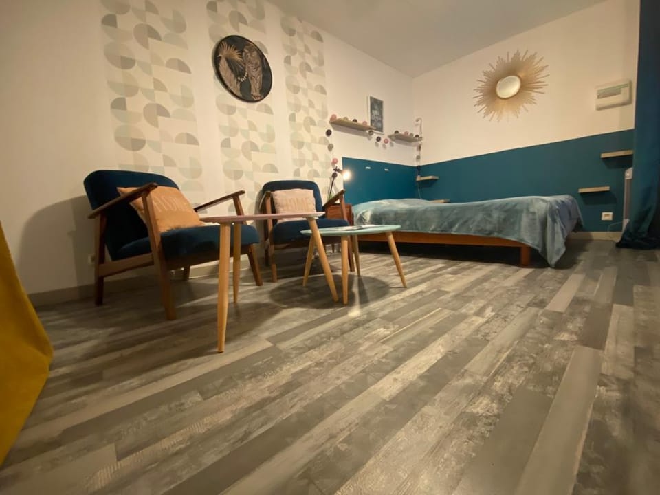 Studio nestled in an interior courtyard with independent entrance, private patio Apartment in Lunel