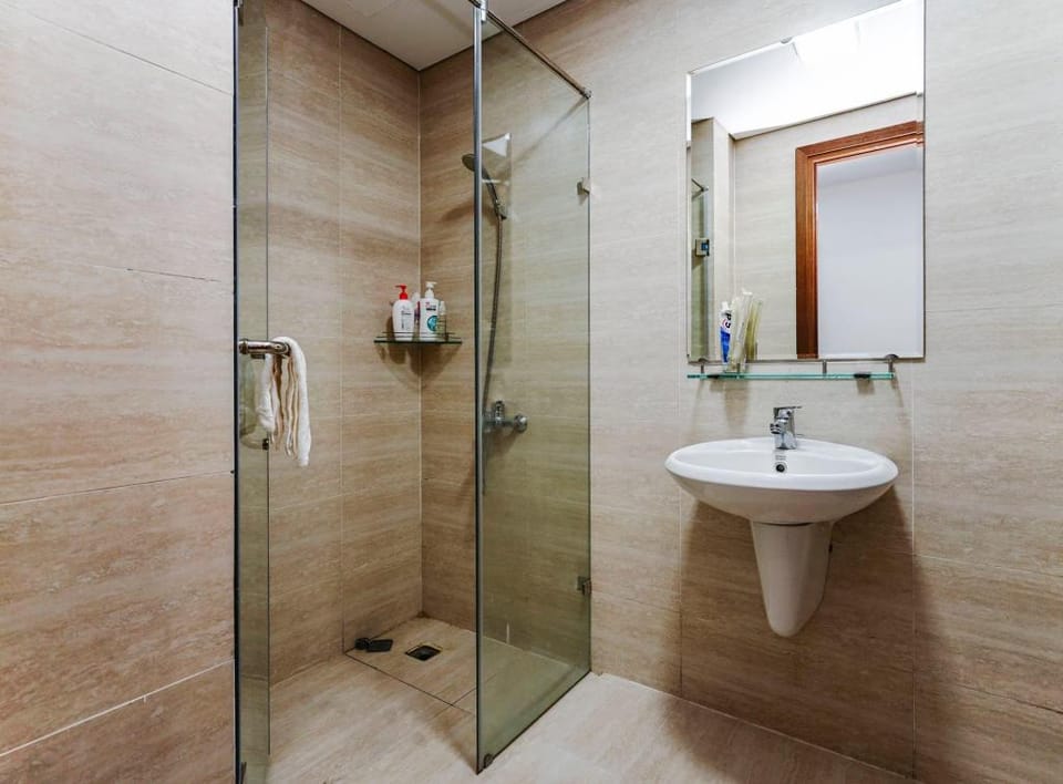 Ha Long Homestay @ Sunrise Apartments - 4BR Apartment in Laos