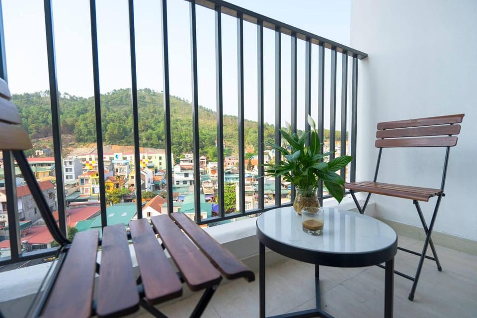 Ha Long Homestay @ Sunrise Apartments - 4BR Apartment in Laos